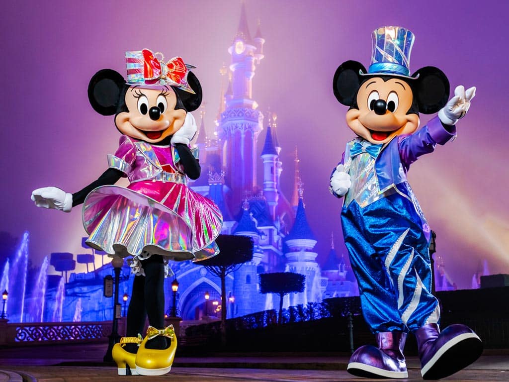 Mickey and Minnie Mouse at the castle in Disneyland Paris, book your tickets at GetYourTicket