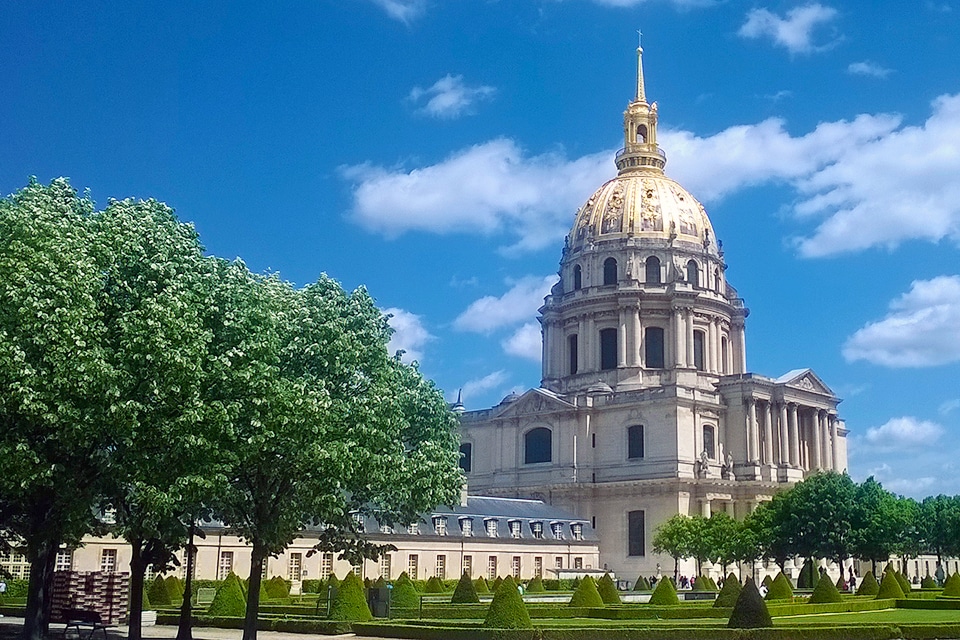 Musee de l'armee and the tomb of napoleon at Les Invalides in Paris - Paris Whatsup