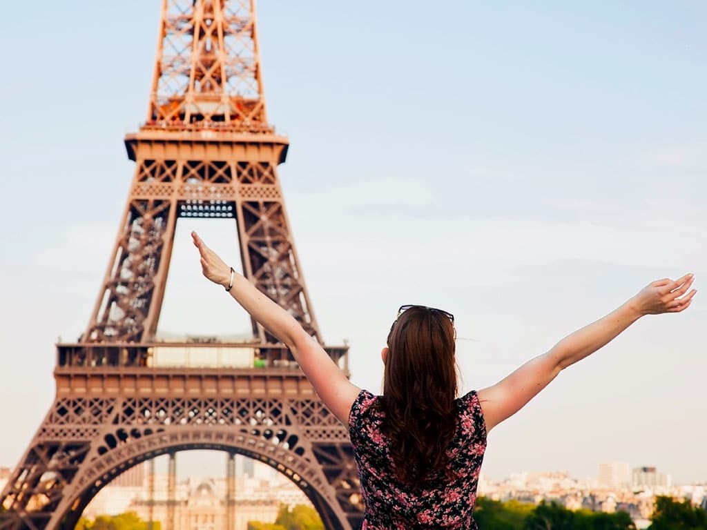 eiffel tower trocadero view girl | Paris Whatsup